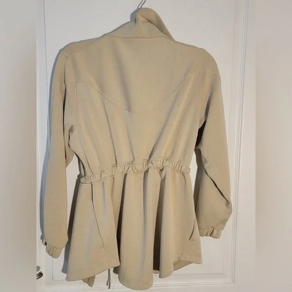 Lululemon Softstreme Cinch-Waist Jacket Trench Tan•Full Zip Pocketed Jacket•XS/2 - Picture 8 of 16